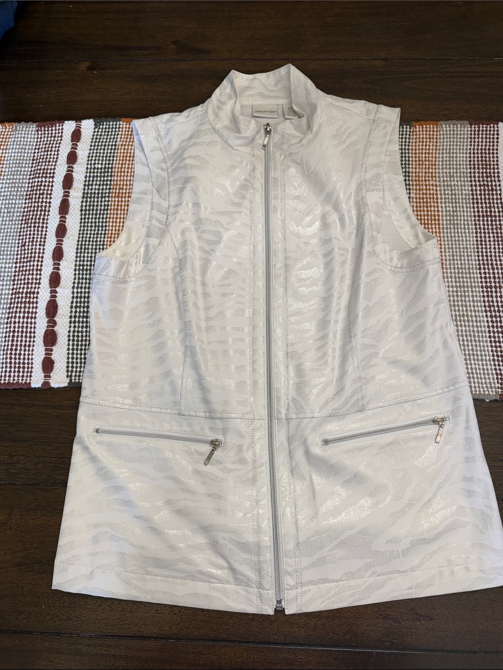 Sleeveless White Zip-Front Vest with Subtle Zebra Texture